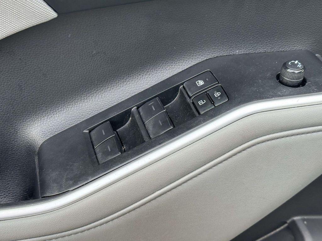 used 2023 Toyota Highlander car, priced at $33,674
