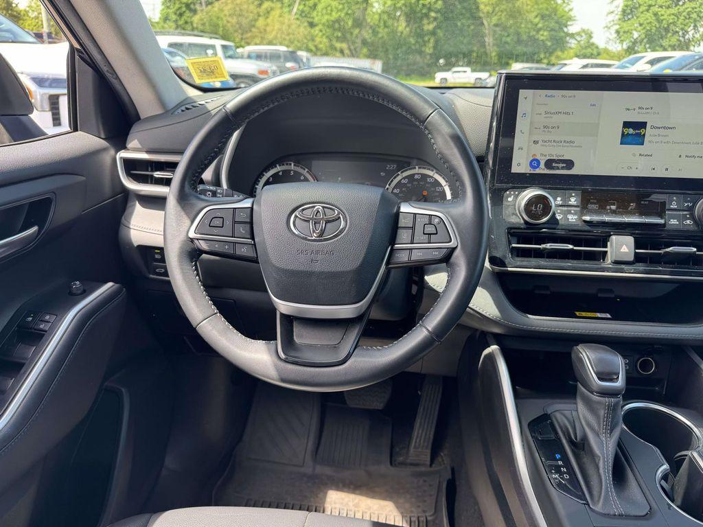 used 2023 Toyota Highlander car, priced at $35,993