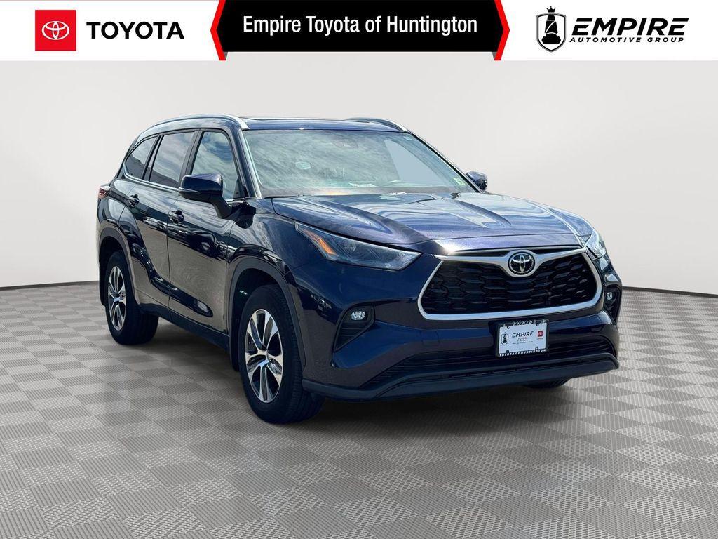 used 2023 Toyota Highlander car, priced at $36,303