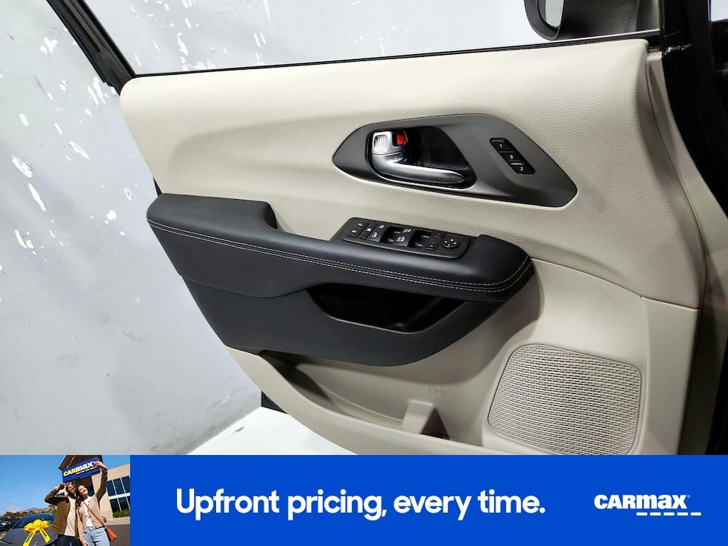 used 2023 Chrysler Pacifica car, priced at $23,998