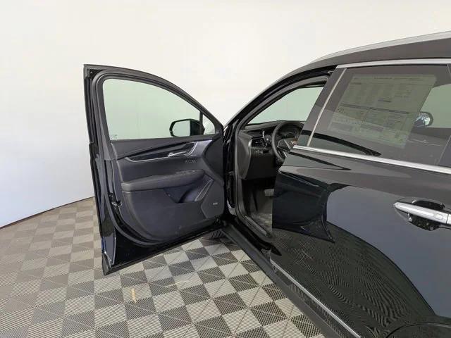 new 2025 Cadillac XT5 car, priced at $51,290