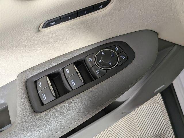 used 2023 Cadillac XT5 car, priced at $30,253