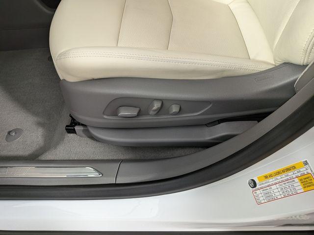 used 2023 Cadillac XT5 car, priced at $30,253