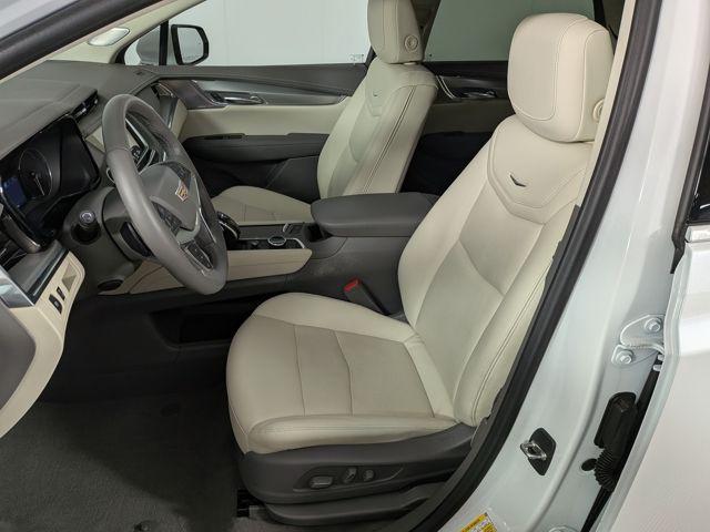 used 2023 Cadillac XT5 car, priced at $30,253