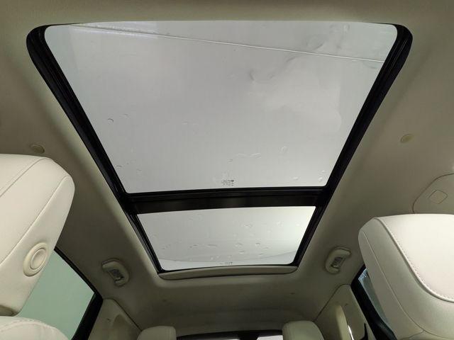 used 2023 Cadillac XT5 car, priced at $30,253