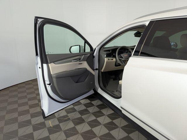 used 2023 Cadillac XT5 car, priced at $30,253