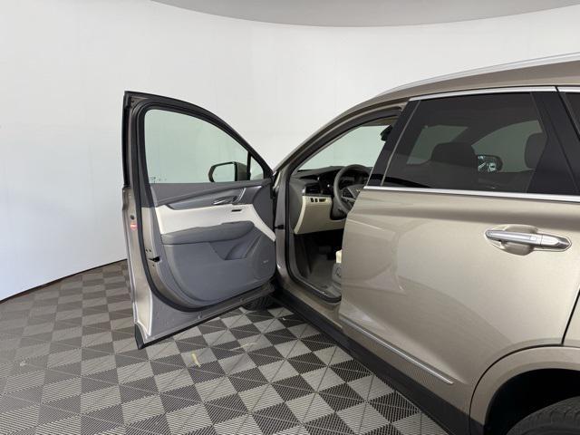 used 2022 Cadillac XT5 car, priced at $29,622