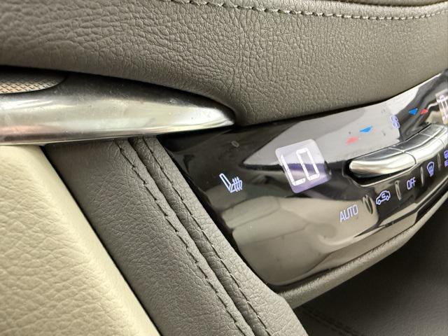 used 2022 Cadillac XT5 car, priced at $29,622