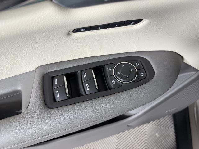 used 2022 Cadillac XT5 car, priced at $29,622