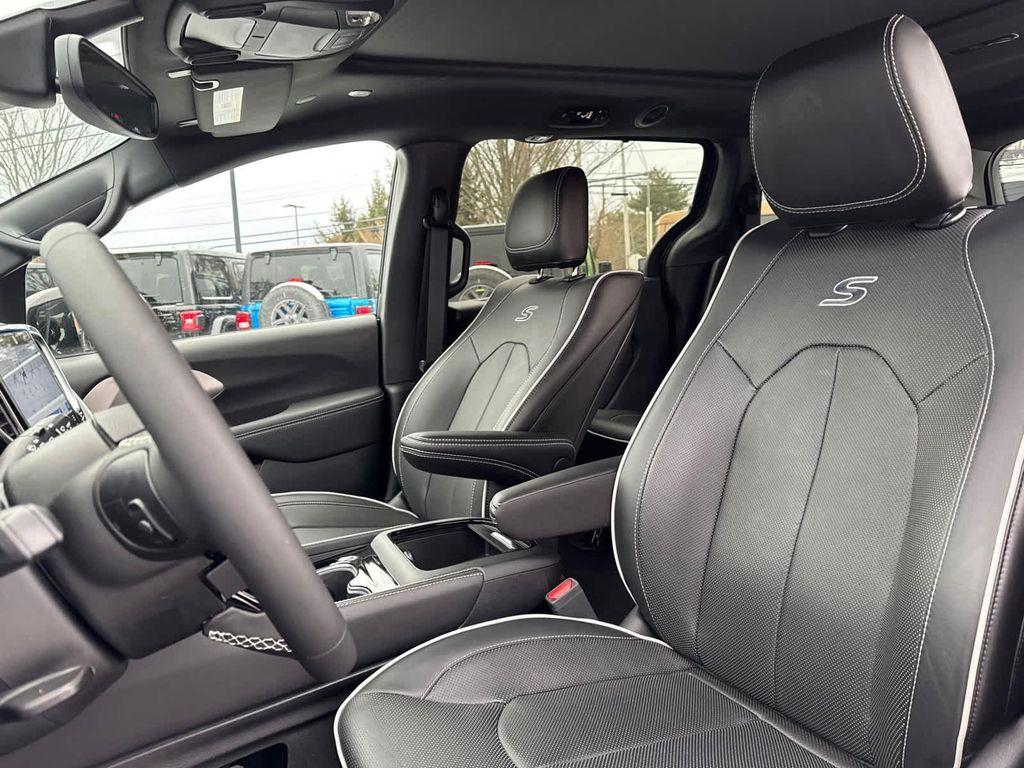 new 2023 Chrysler Pacifica Hybrid car, priced at $63,499