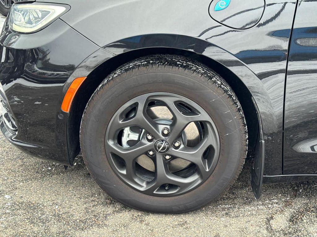 new 2023 Chrysler Pacifica Hybrid car, priced at $63,499