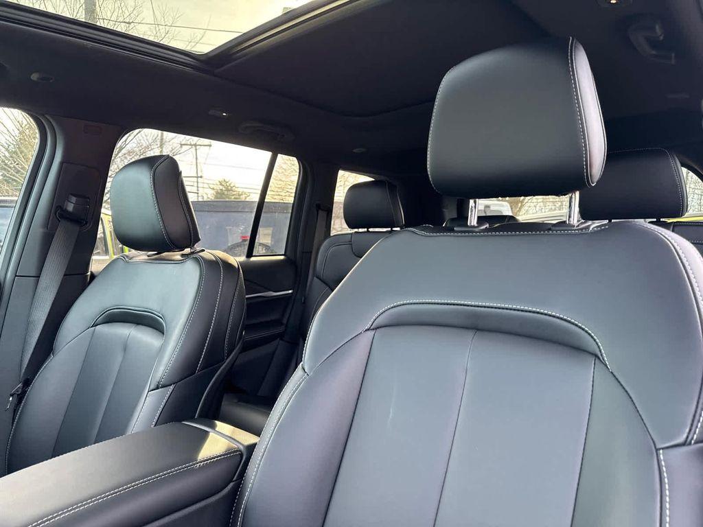 new 2025 Jeep Grand Cherokee car, priced at $48,701