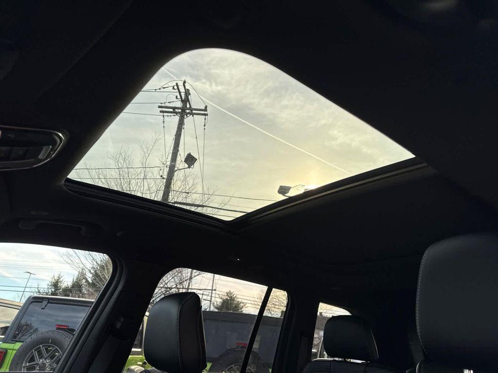 new 2025 Jeep Grand Cherokee car, priced at $48,701