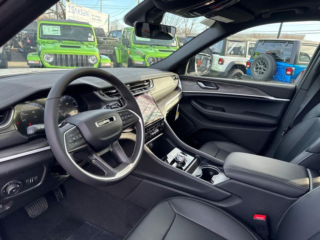 new 2025 Jeep Grand Cherokee car, priced at $48,701