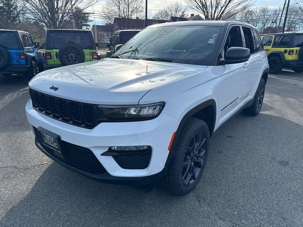 new 2025 Jeep Grand Cherokee car, priced at $48,701