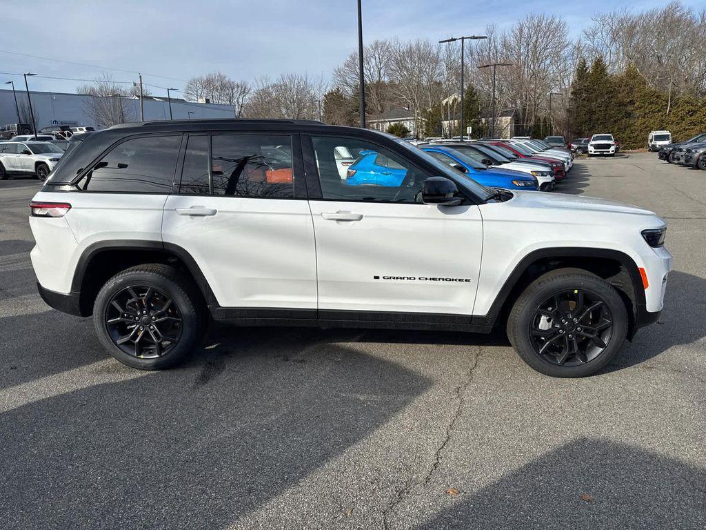 new 2025 Jeep Grand Cherokee car, priced at $48,701