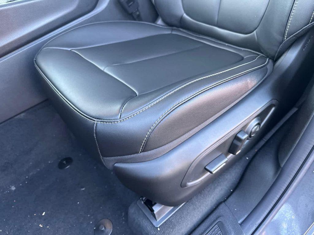 new 2026 Jeep Grand Cherokee car, priced at $50,179