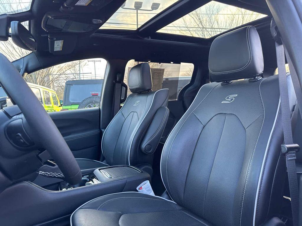 new 2023 Chrysler Pacifica Hybrid car, priced at $63,499