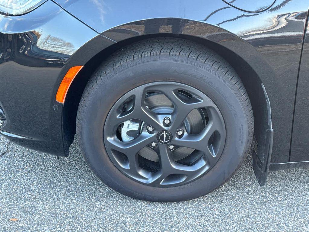 new 2023 Chrysler Pacifica Hybrid car, priced at $63,499