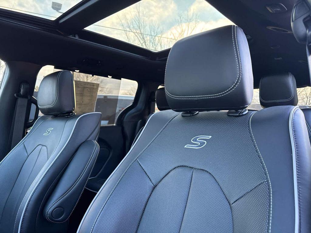 new 2023 Chrysler Pacifica Hybrid car, priced at $63,499