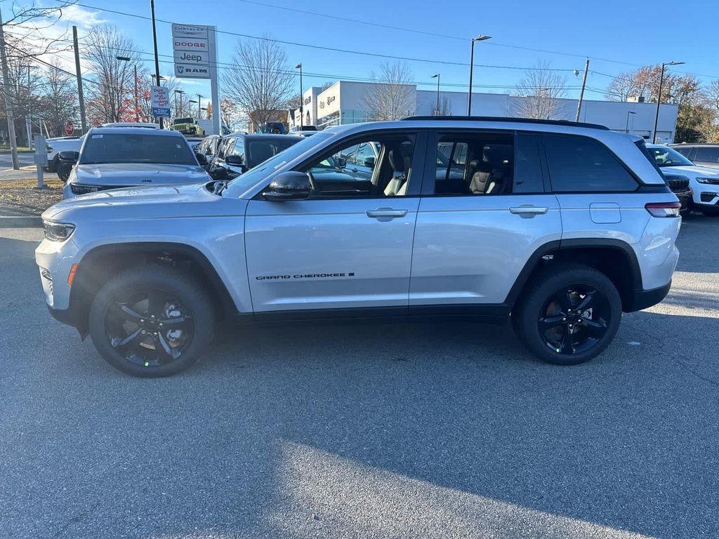 new 2025 Jeep Grand Cherokee car, priced at $47,059