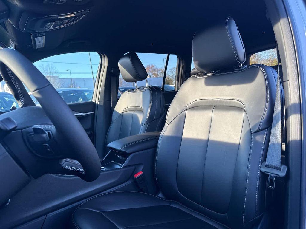 new 2025 Jeep Grand Cherokee car, priced at $47,059