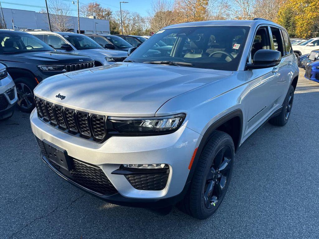 new 2025 Jeep Grand Cherokee car, priced at $47,059