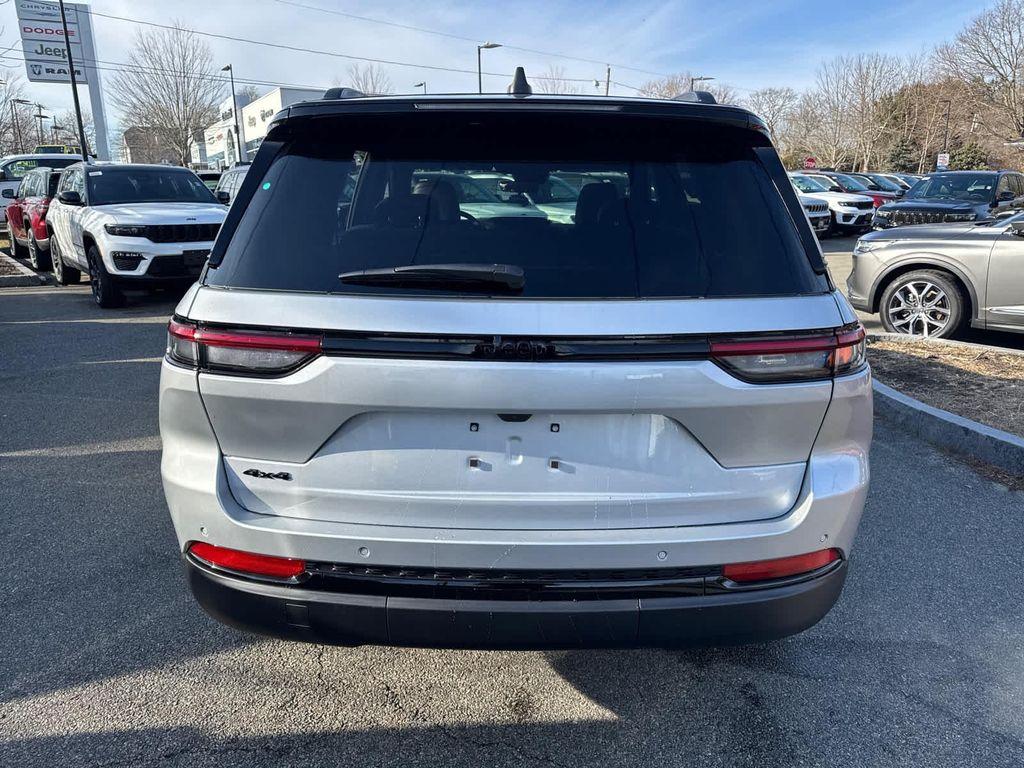new 2025 Jeep Grand Cherokee car, priced at $48,747