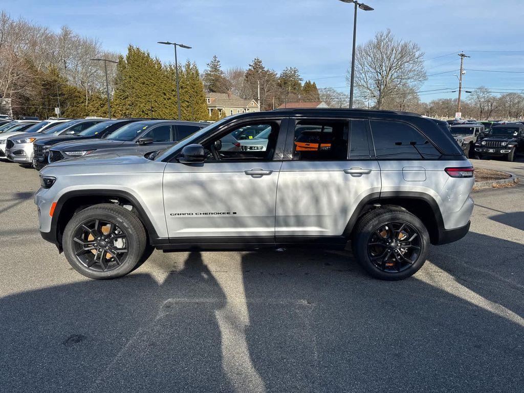 new 2025 Jeep Grand Cherokee car, priced at $48,747