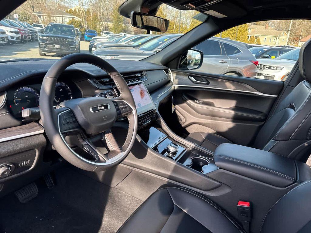 new 2025 Jeep Grand Cherokee car, priced at $48,747