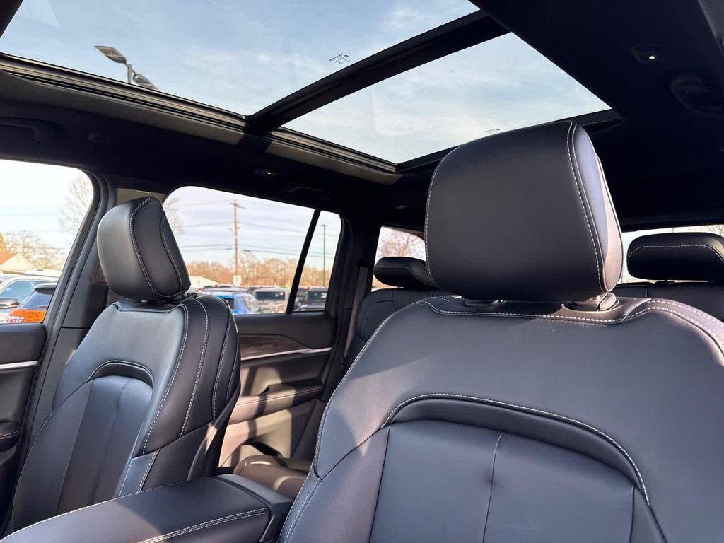 new 2025 Jeep Grand Cherokee car, priced at $48,747