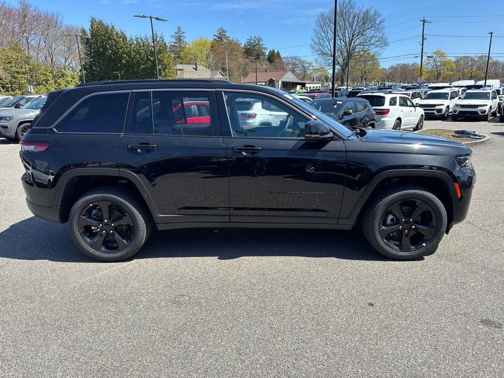 new 2026 Jeep Grand Cherokee car, priced at $46,842