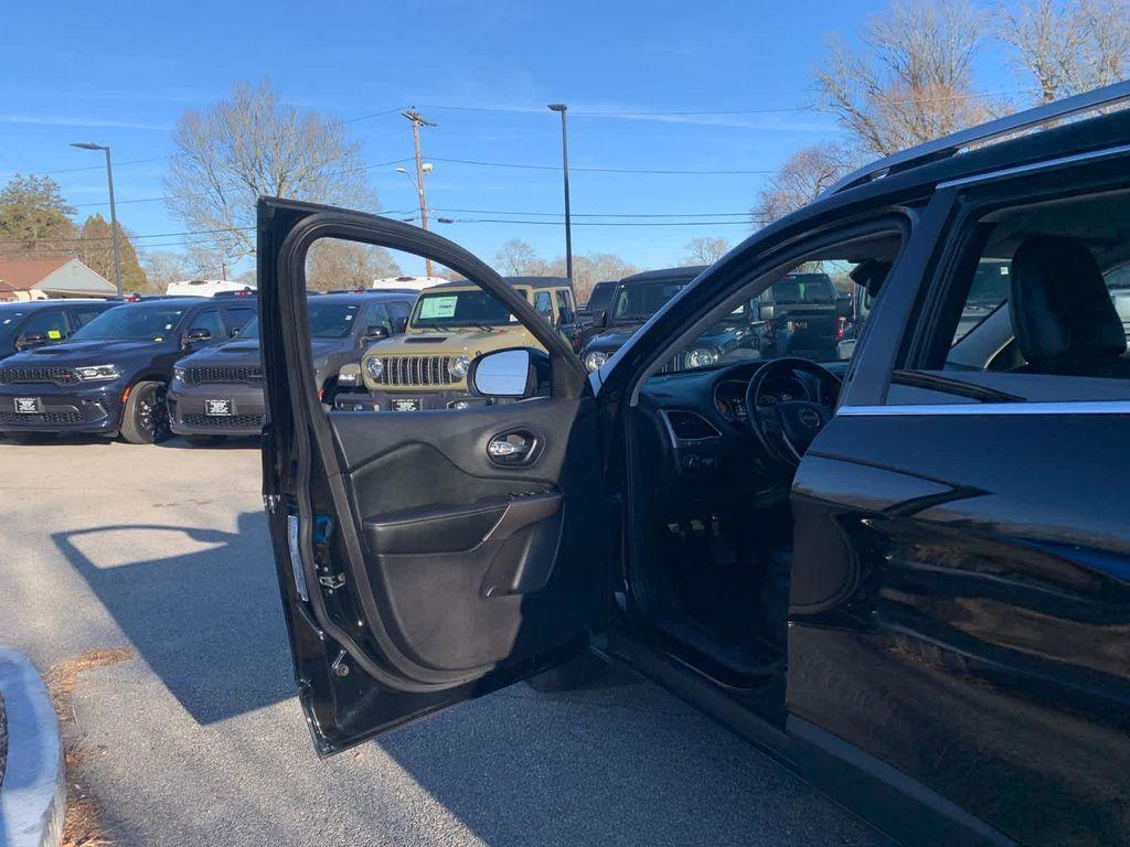 used 2020 Jeep Cherokee car, priced at $19,990