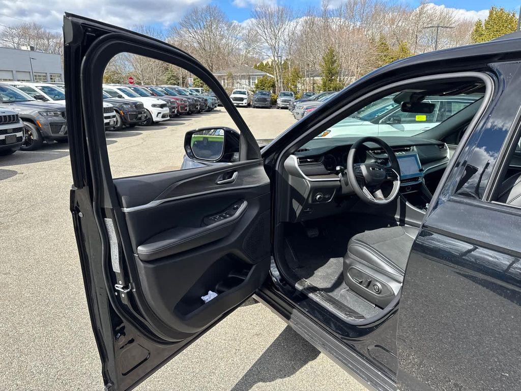 new 2026 Jeep Grand Cherokee car, priced at $47,455