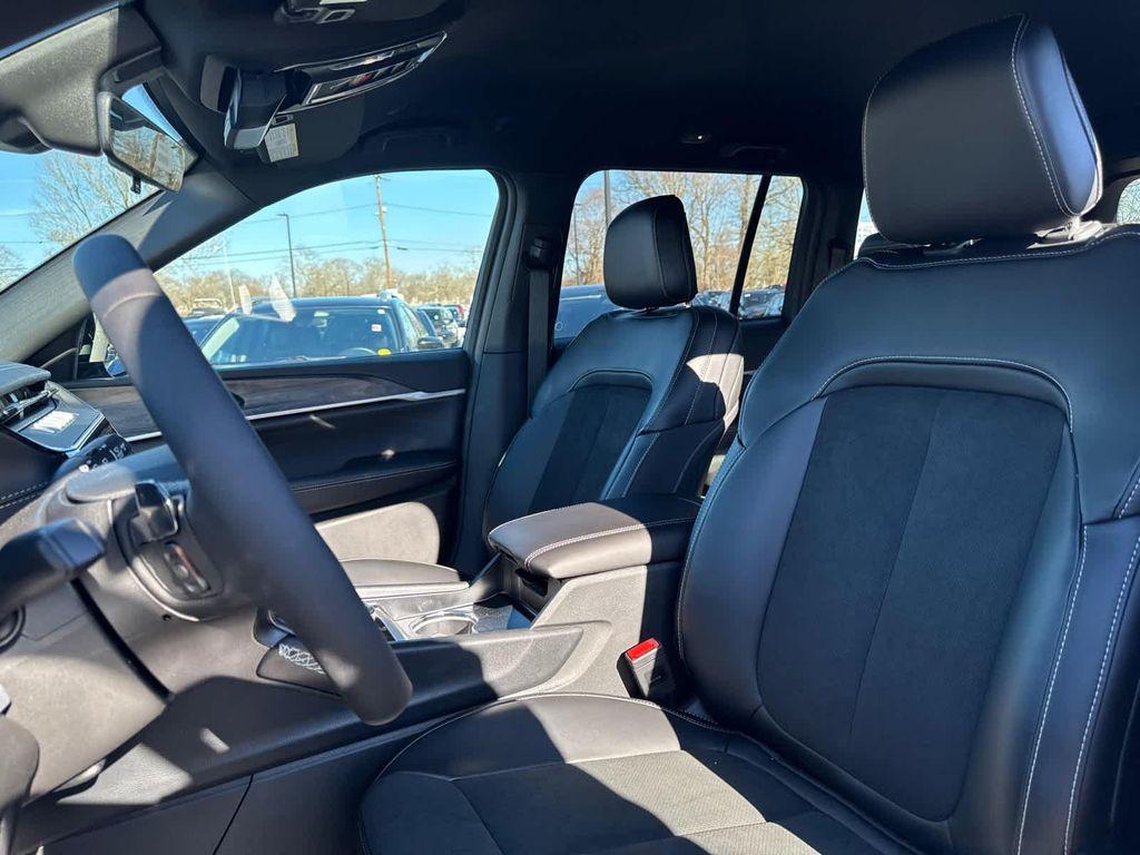 new 2026 Jeep Grand Cherokee car, priced at $48,624