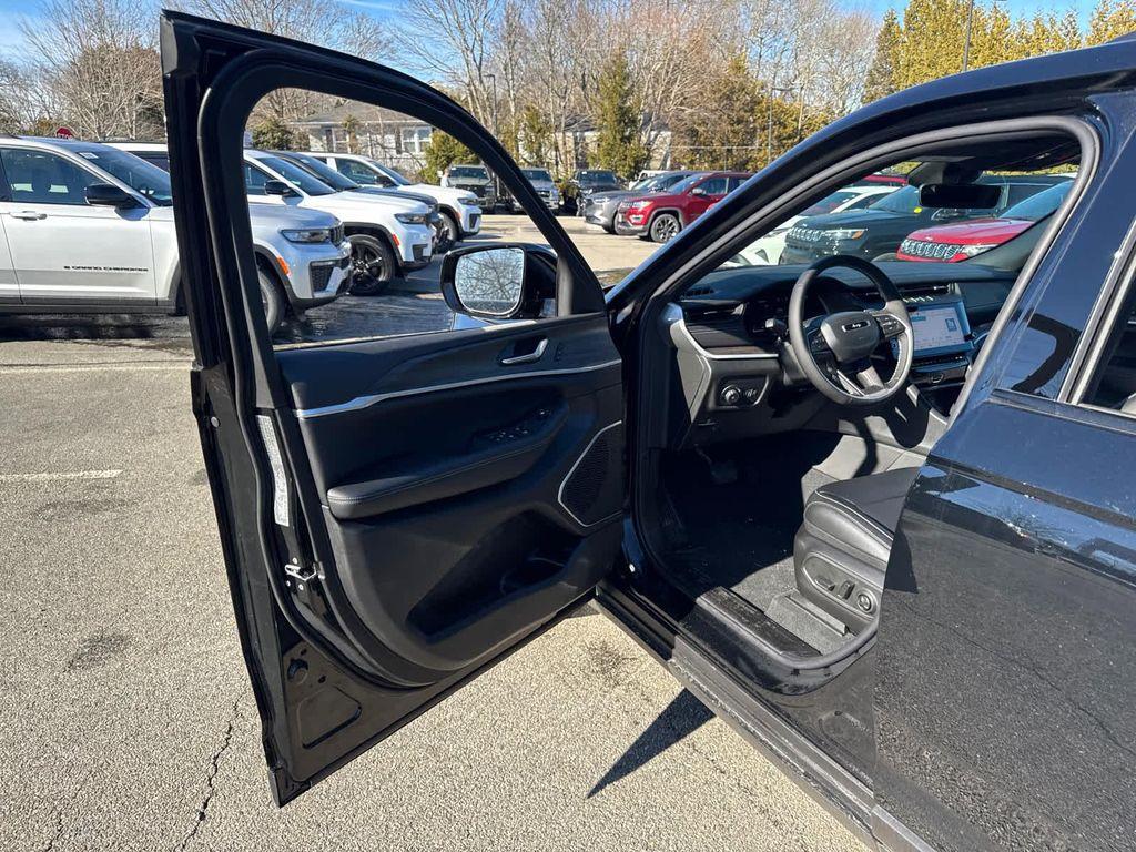 new 2026 Jeep Grand Cherokee car, priced at $48,584