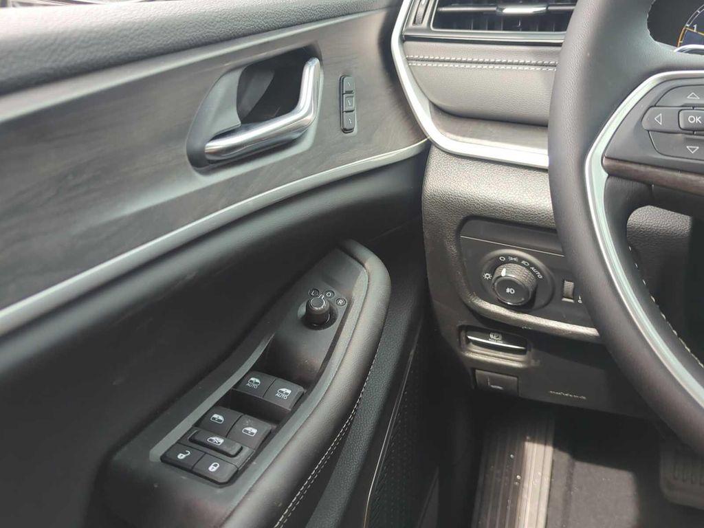 new 2026 Jeep Grand Cherokee car, priced at $42,559