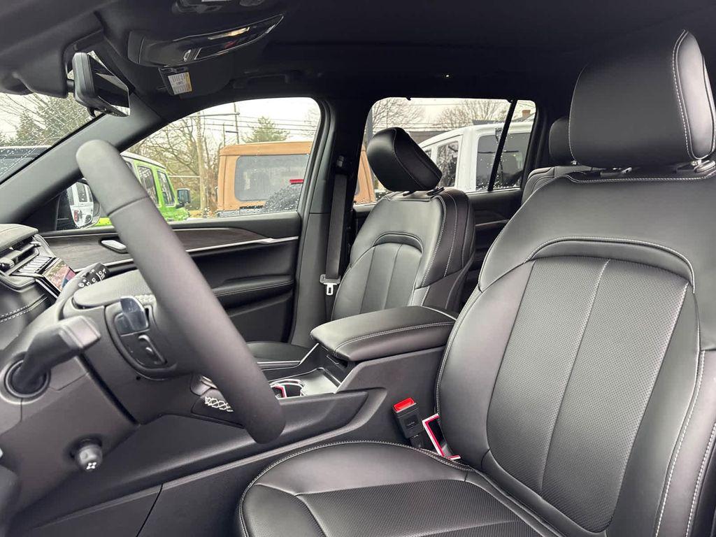 new 2025 Jeep Grand Cherokee L car, priced at $51,995