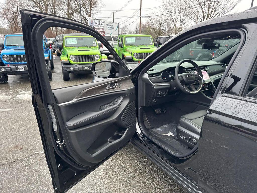 new 2025 Jeep Grand Cherokee L car, priced at $51,995