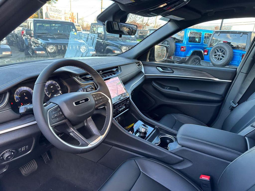 new 2025 Jeep Grand Cherokee car, priced at $47,968