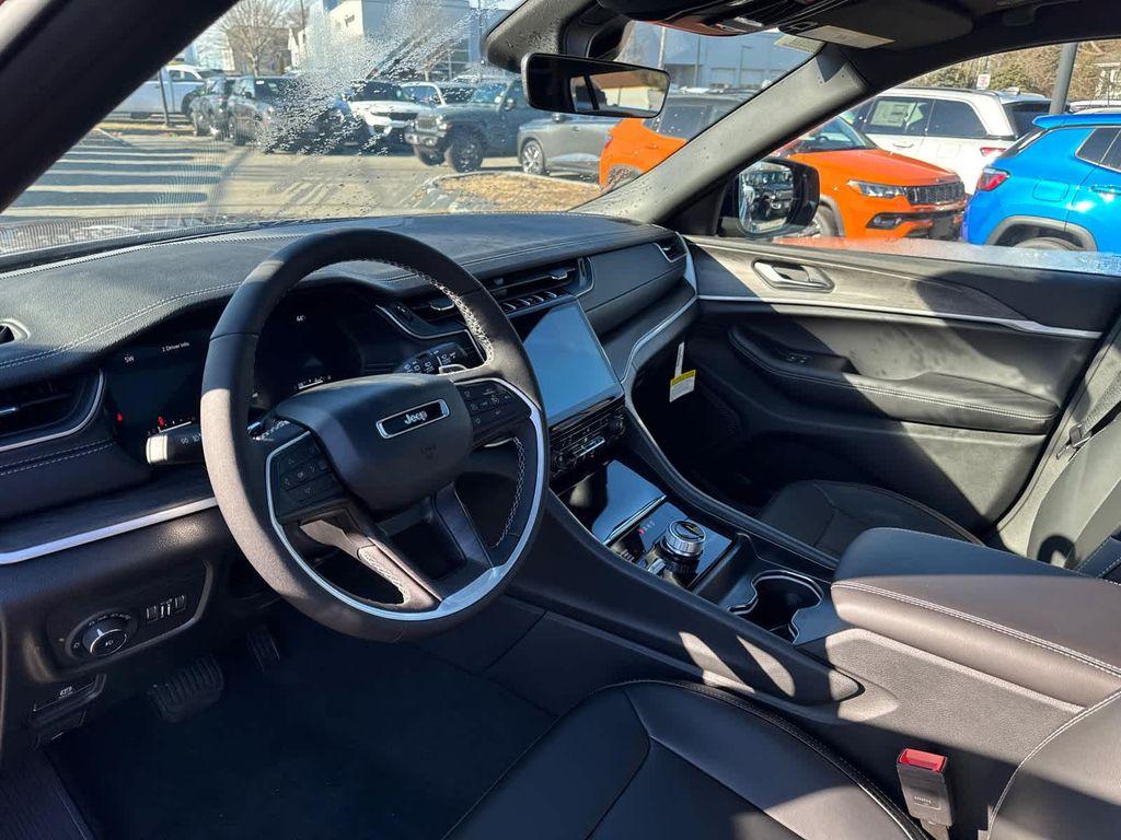new 2025 Jeep Grand Cherokee car, priced at $51,079