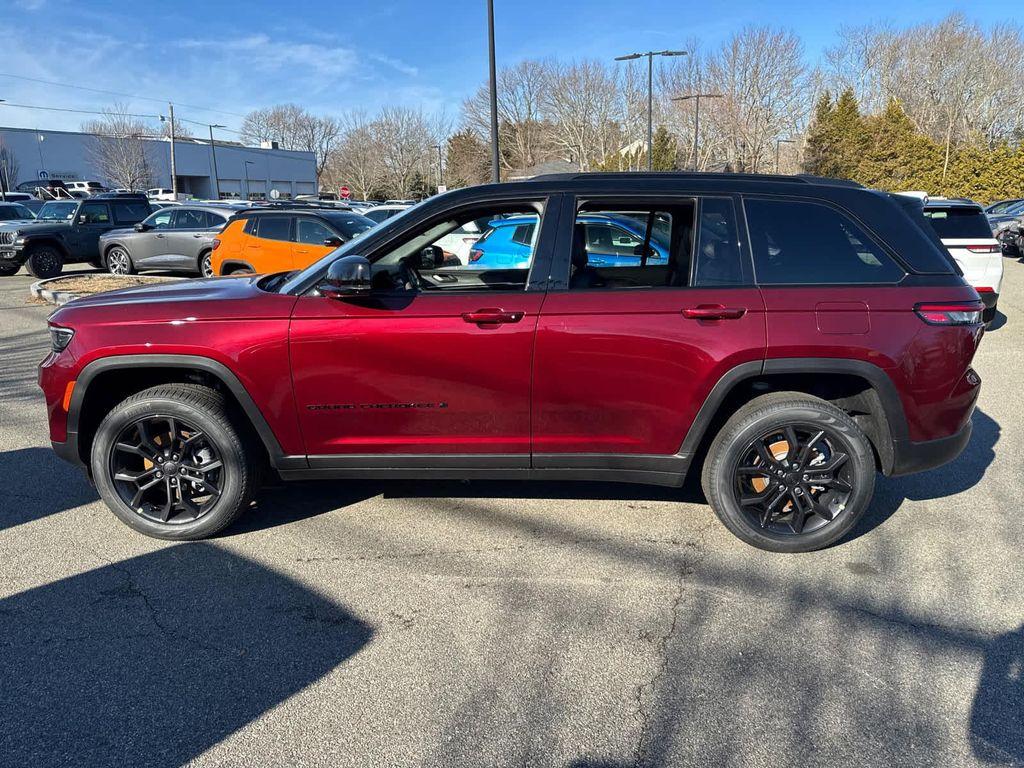 new 2025 Jeep Grand Cherokee car, priced at $51,079
