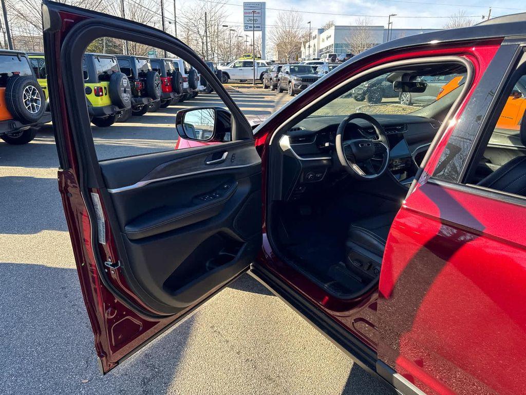 new 2025 Jeep Grand Cherokee car, priced at $51,079