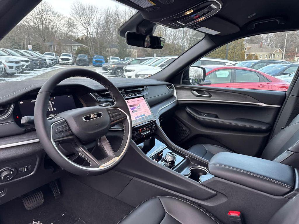 new 2025 Jeep Grand Cherokee car, priced at $44,809