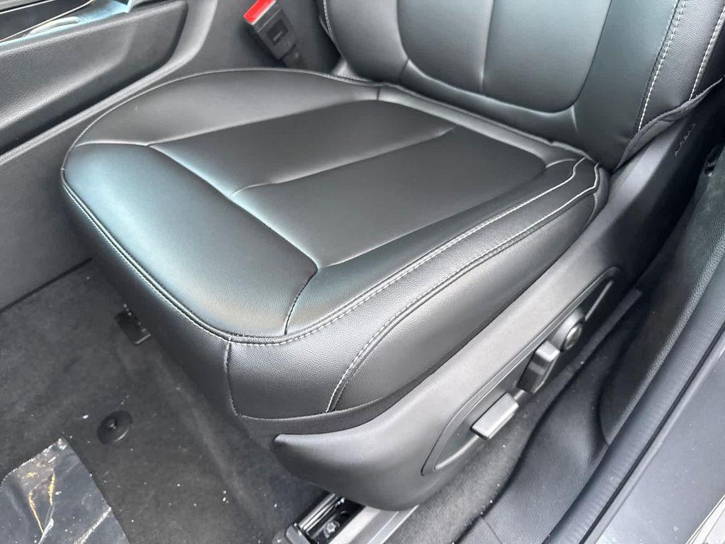 new 2025 Jeep Grand Cherokee car, priced at $44,809