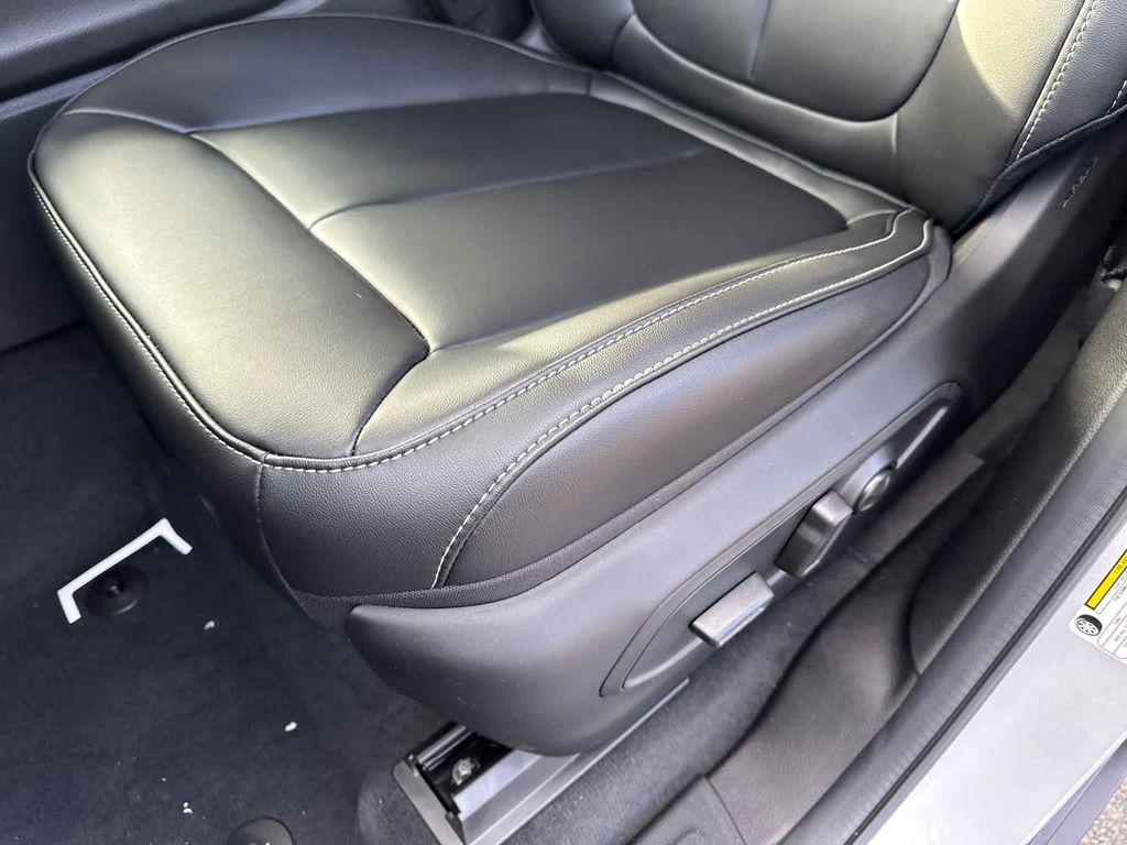 new 2025 Jeep Grand Cherokee car, priced at $51,079