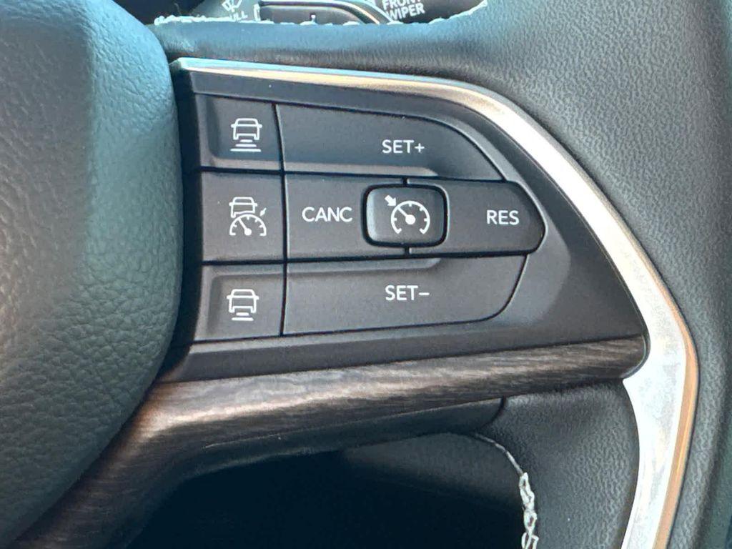 new 2025 Jeep Grand Cherokee car, priced at $51,579