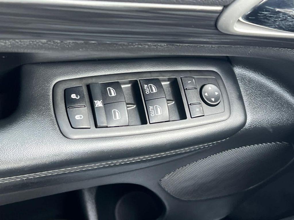 used 2021 Jeep Grand Cherokee car, priced at $27,400