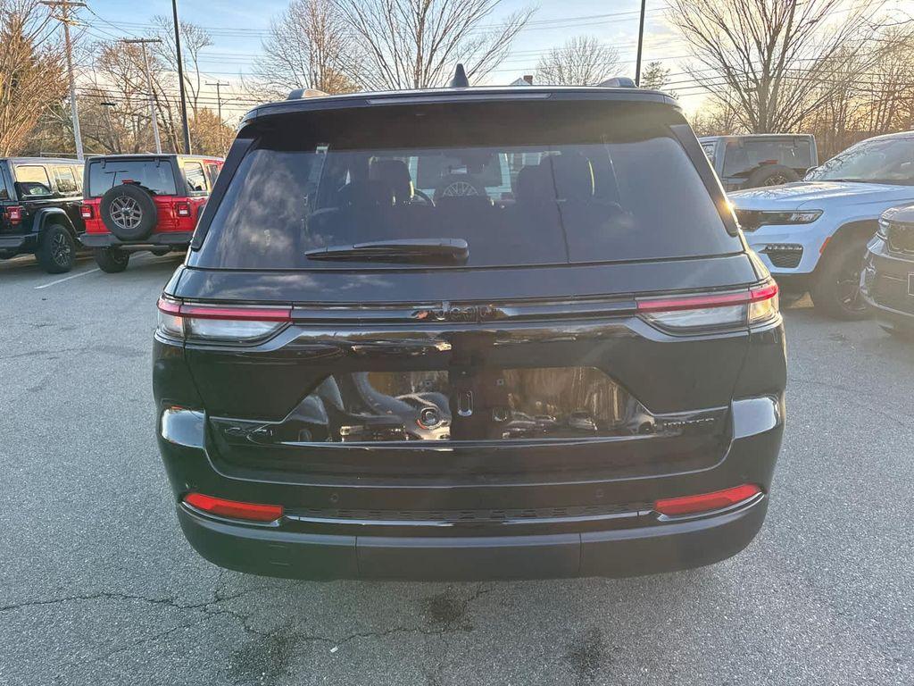 new 2025 Jeep Grand Cherokee car, priced at $48,064