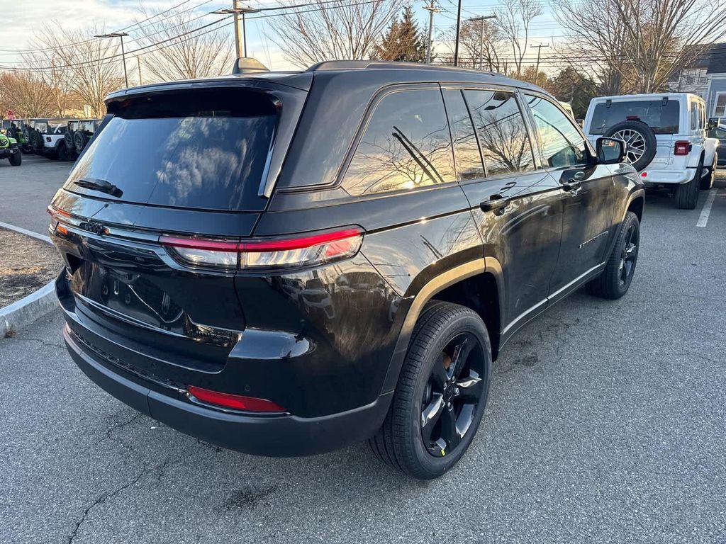 new 2025 Jeep Grand Cherokee car, priced at $48,064